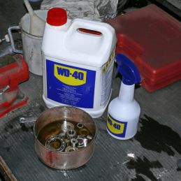 WD-40 Spray multiuso TANICA con dosatore lt.5