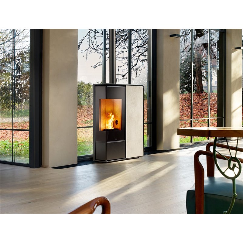 Jolly Mec I‑DEA 2 ANGOLO – 5‑Star Pellet Stove 10 kW, 27 cm Slim Depth, Corner Glass View